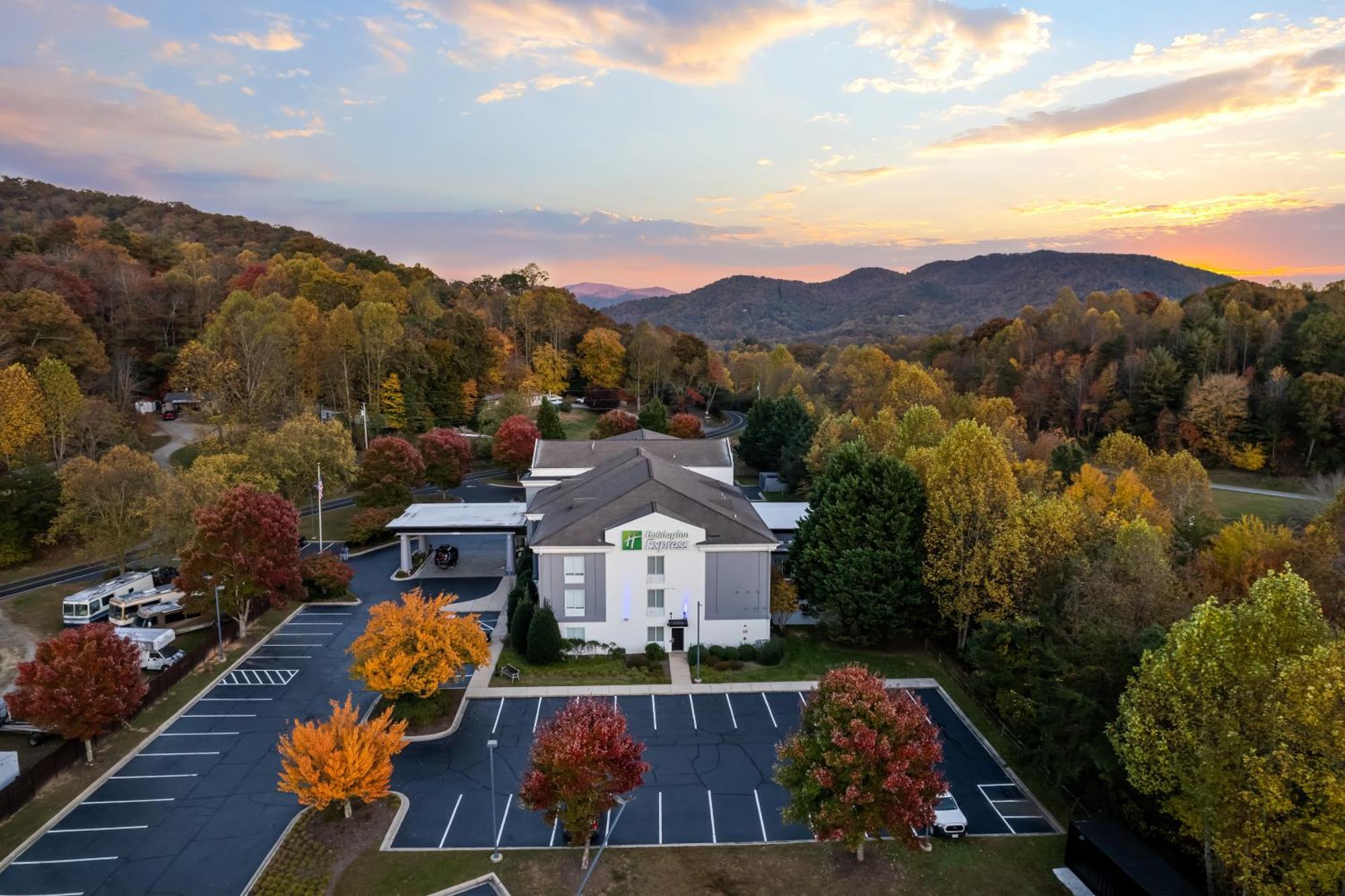 Holiday Inn Express & Suites Sylva / Dillsboro By Ihg Εξωτερικό φωτογραφία